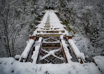 The old viaducts of the railway are not easy to cross - especially in the winter. The trail along the abandoned railway track from Sarajevo to Pale, therefore, is recommend only for experienced hikers. © Tobias Strahl