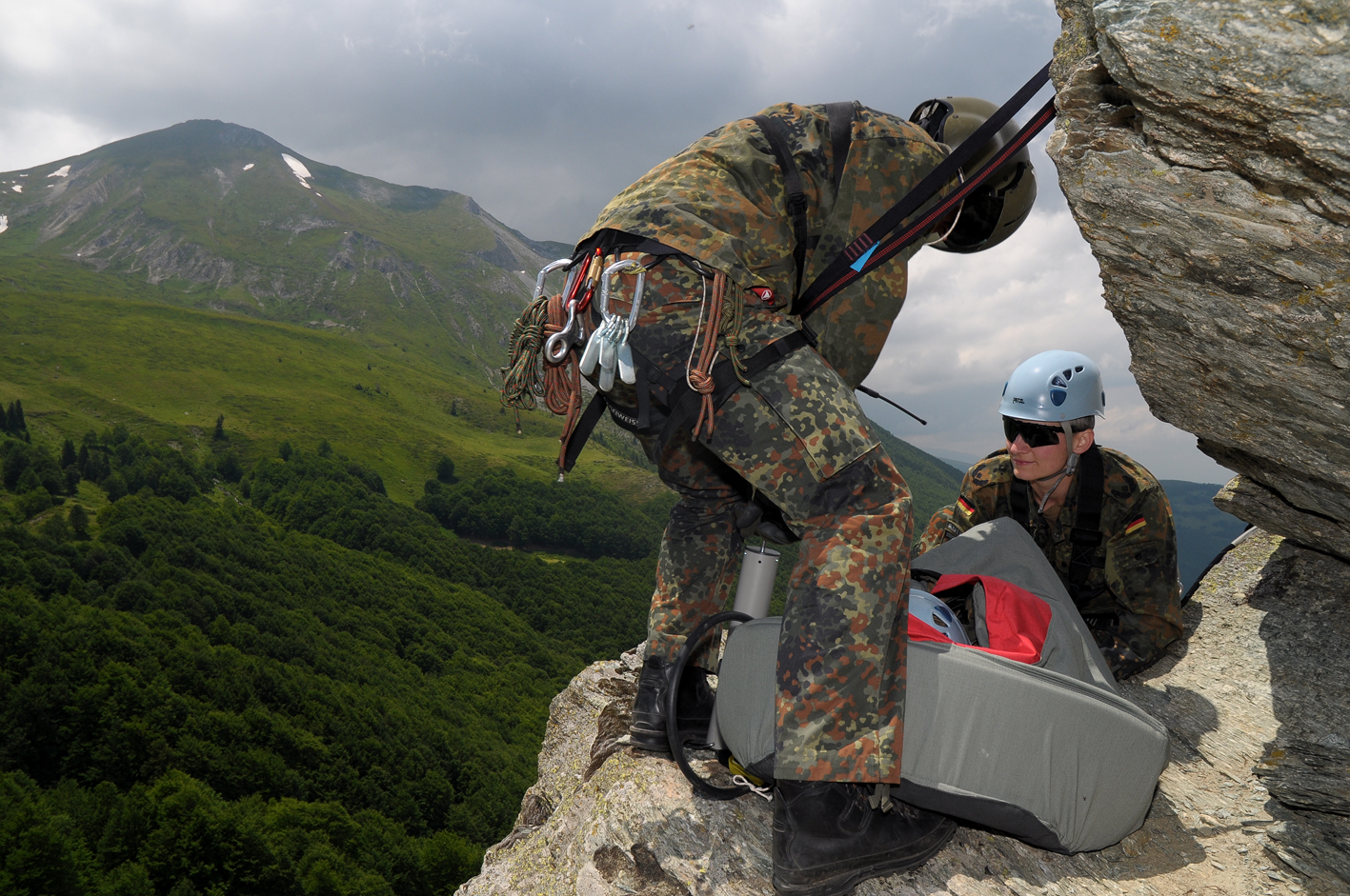 Bergrettungsübung der Kosovo-Force, Šar-Planina-Gebirge, Kosovo. © Tobias Strahl