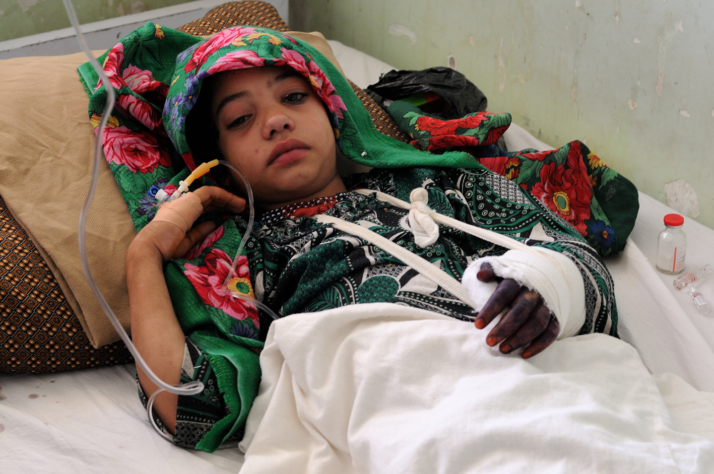 Mädchen im Krankenhaus Kunduz, Nord-Afghanistan. © Tobias Strahl